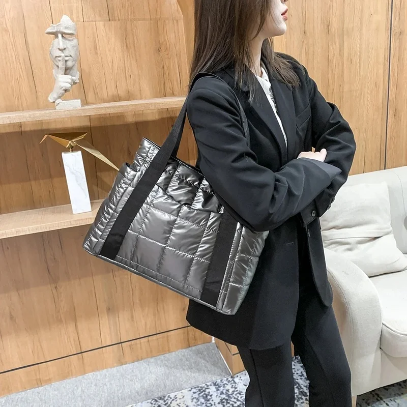 Vento Marea Space Padded Women Shoulder Bags For Winter 2021 Large Capacity Black Handbags Designer Nylon Cotton Warm Tote Solid