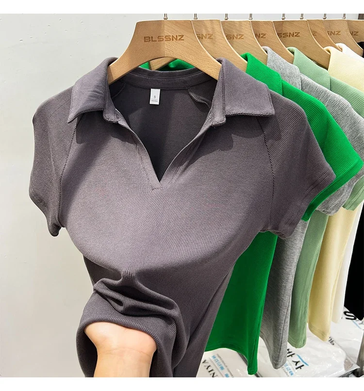 Nischen-Design Slim Fit Kurzarm Damen T-Shirt 2026 Sommer Neuheit V-Ausschnitt Poloshirt Einzigartiges Elegantes Top Koreanisches Einfarbiges Tee – Detail 29