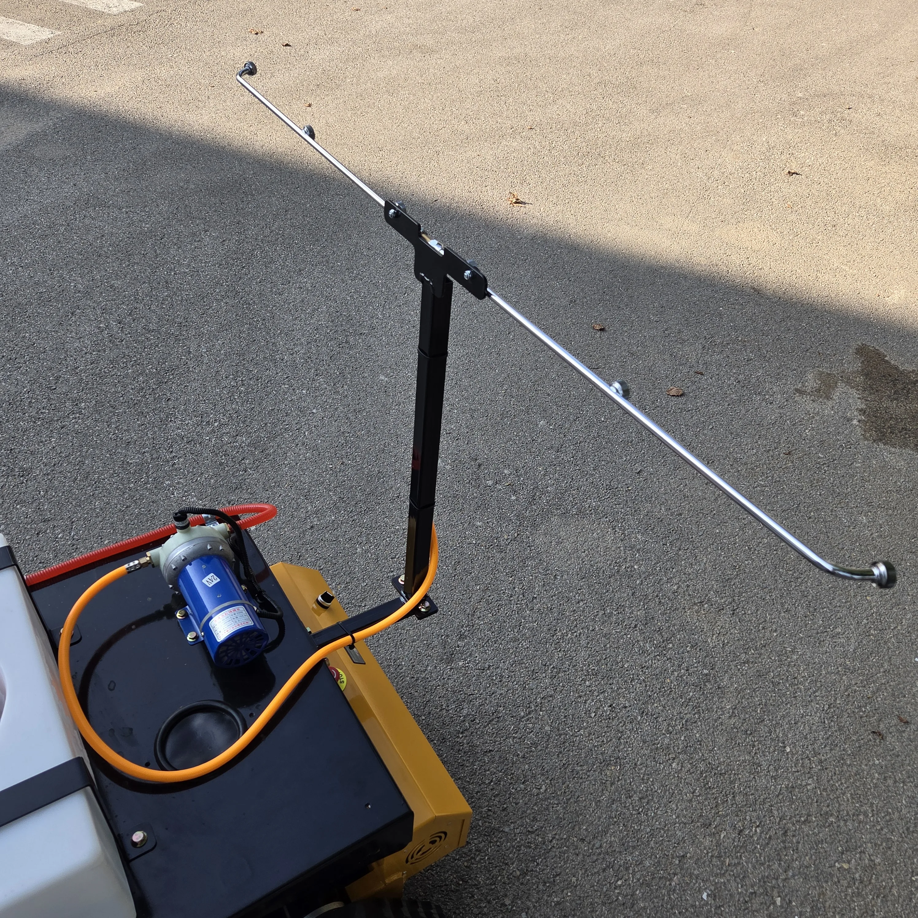 Intelligent Remote Control Sprayer, 2 in 1 Sprayer, Water Tank, Capacity for Orchard, Agriculture, 30l-60l, Hot Selling