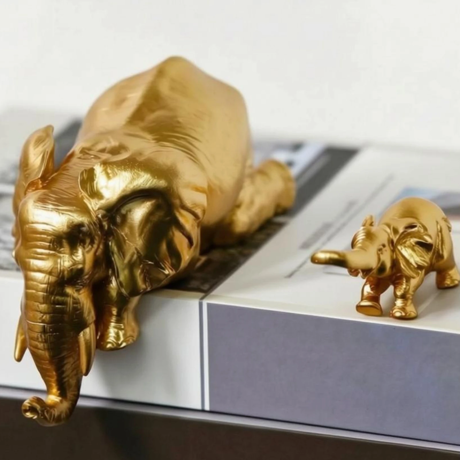 Gold Elephant Statue Resin Elephant Figurine Creature Sculpture Sculpted Table Decoration Good Luck