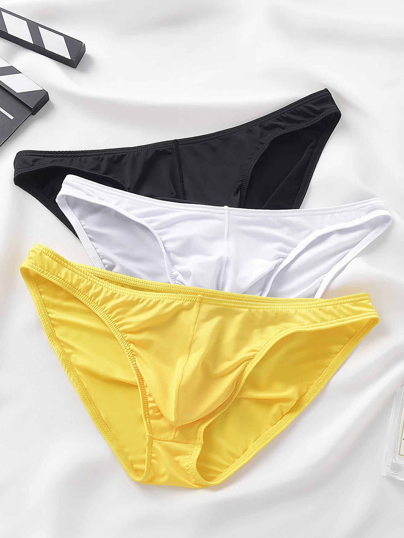 بيكيني مثير الجليد النايلون شفافة الرجال مثلث الملابس الداخلية تنفس العرق ماصة الرجال السراويل