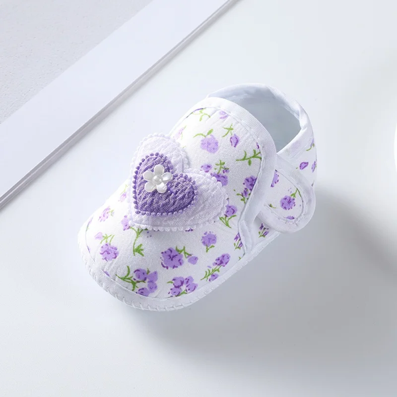 أحذية للفتيات الصغيرات مشوا لأول مرة أحذية من الدانتيل بعقدة على شكل زهور لحديثي الولادة بنعل ناعم غير قابلة للانزلاق أحذية الأميرة للأطفال الرضع لمرحلة ما قبل المشي