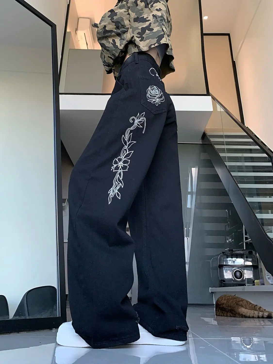 

Women's Alphabet Flower Embroidery High Waisted Jeans Vintage Autumn Girl Wide Leg Streetwear Trouser Female Casual Denim Pants