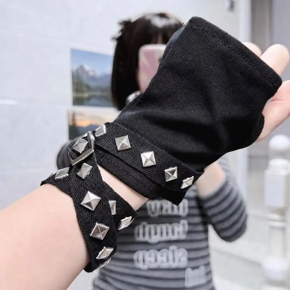Personalized Harajuku Metal Rivet Gloves Y2K Black Punk Wristband Hip hop Hip Hop Fingerless Mittens Outdoors