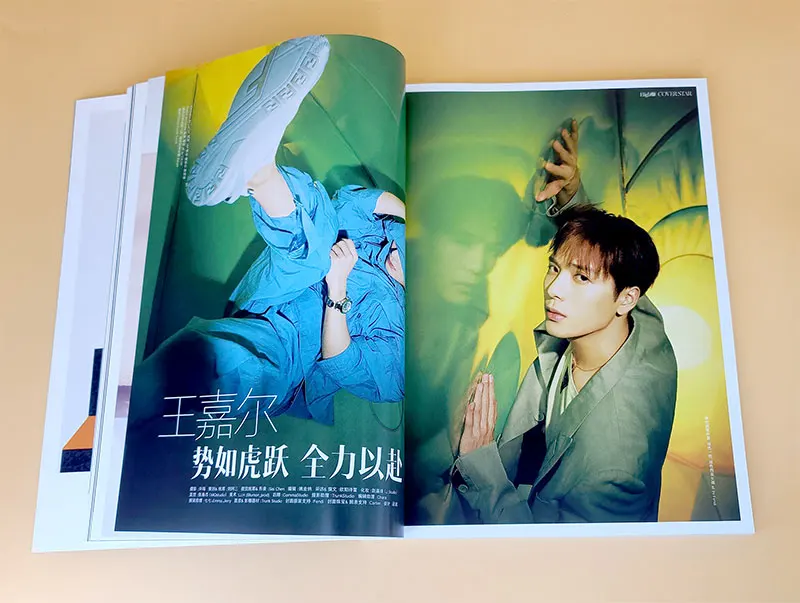 2022/02 Uitgave Jackson Wang Jiaer Cosomopolitan Cosmo Magazines Cover Bevat Een Binnenpagina