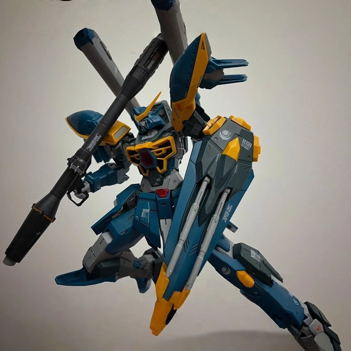 Novo em estoque baobao e menghu 1/100 fm calamidade montagem modelo kit anime figura de ação robô modelo plástico presentes surpresa brinquedos