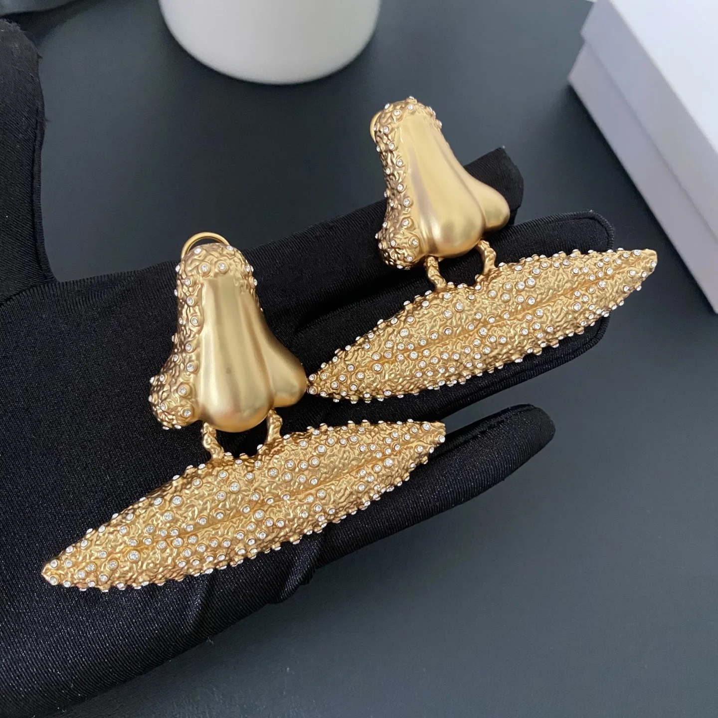 

Europe America Brass Gold Plated Nose Lips Crystal Exaggerated Earrings Woman Top Quality Designer Party Jewelry Accessories