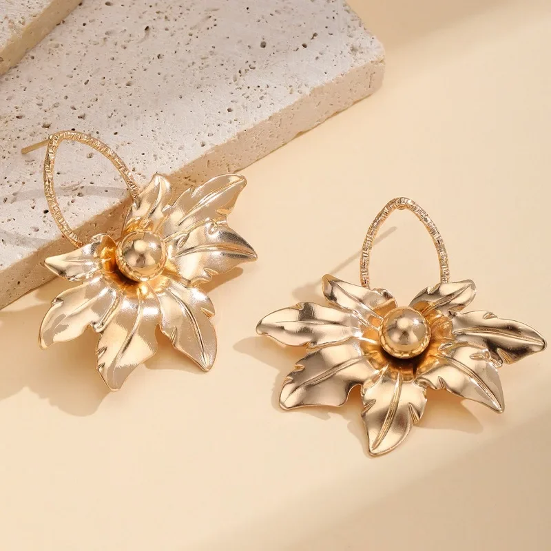 New Fashionable Design Retro Simple Exaggerated Geometric Wrinkle Fan Flower Earrings Versatile Women's Earnail Jewelry