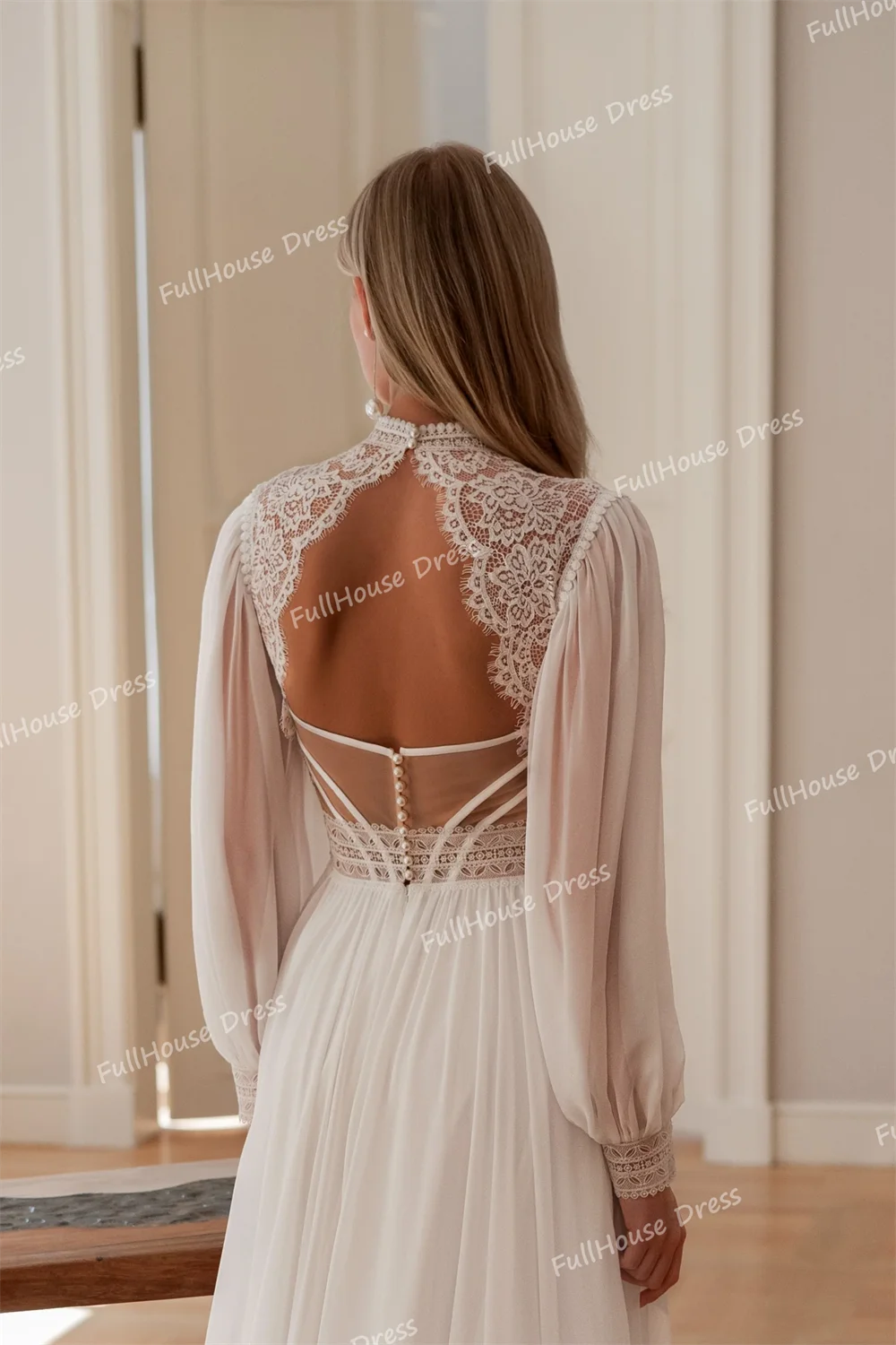 Op maat gemaakte Boheemse A-lijn trouwjurk met O-hals en kant, geplooide vloeiende bruidsjurk met open rug en sweepsleep