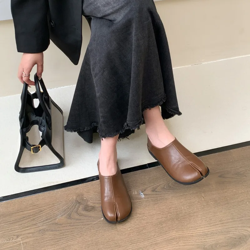 

Original Flat Bottomed Split Toe Pig Trotter Single Shoe For Women Niche Retro Soft Leather Horseshoe Shoes Small Leather Shoes