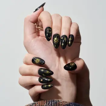 Střední mandlové ručně vyrobené gotické hvězdy v černých gelových nehtech s lesklými krátkými jehlovými jehlovými opakovaně použitelnými UV povrchovými úpravami, umělé akrylové nehty 10 nejlepší prodej černé jehlové nehty - №5