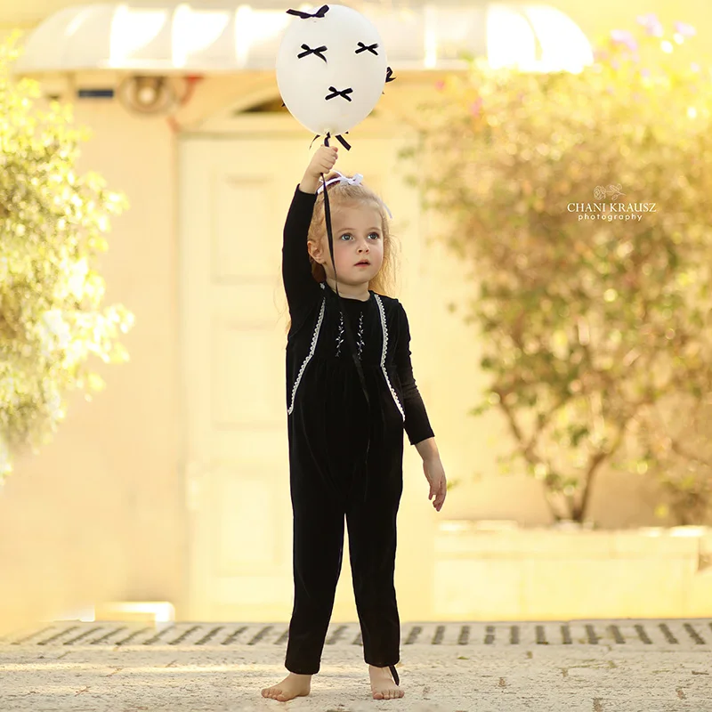 Familien-Partnerlook: Neues Shabbos-Velours-Set für Kinder – Mädchenkleid, Jungen-Oberteil, Baby-Overall mit Blumenstickerei und Schleife – Detail 12