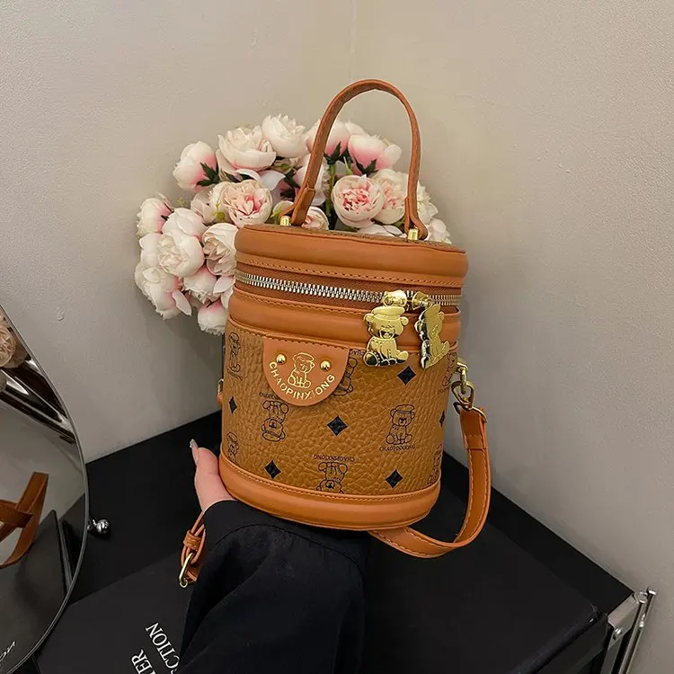 

Лето 219, новинка 209, популярная модная сумка-ведро с принтом медведя, универсальная милая портативная сумка-мессенджер