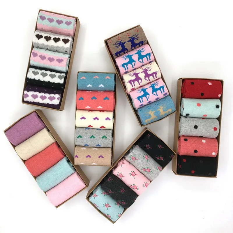 2022 New wool socks gift box packaging winter warm rabbit wool socks women thickened middle tube cartoon anti-static