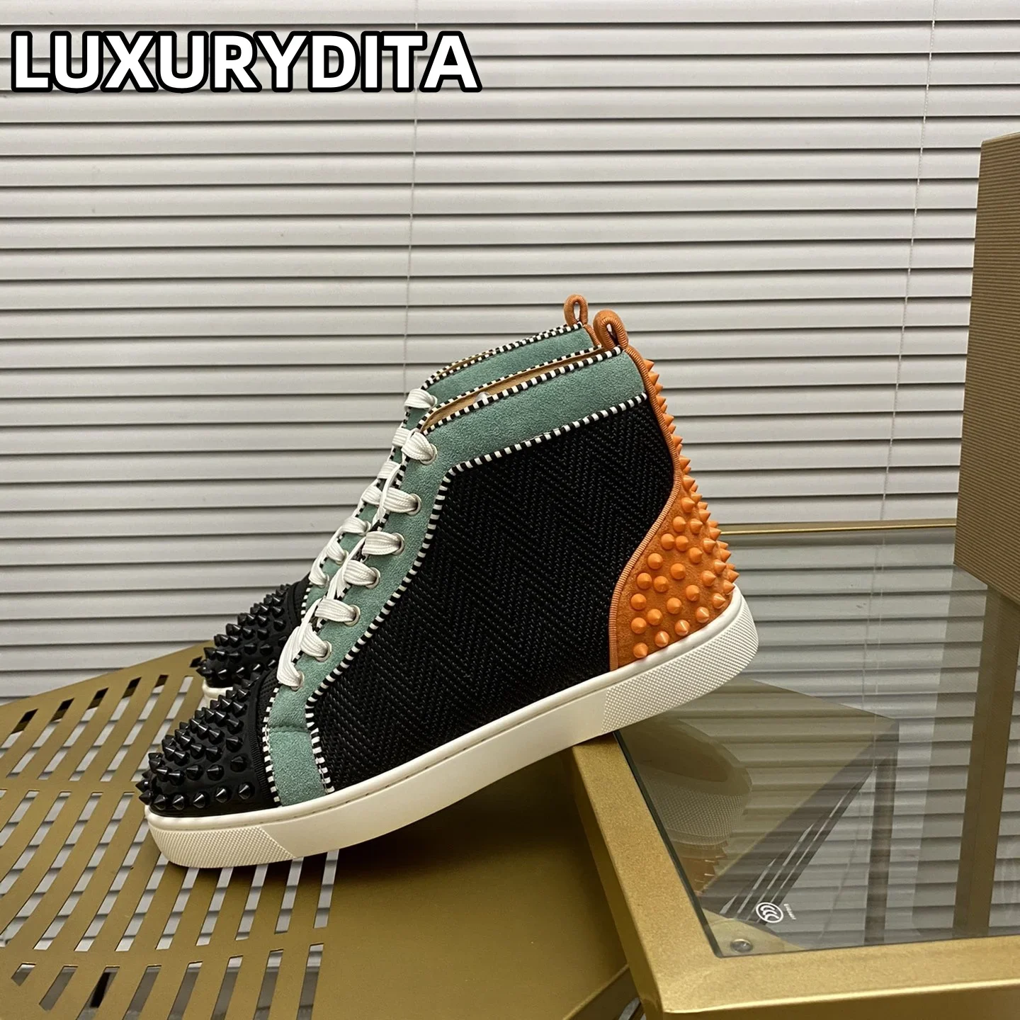 

Top Quality Womens Trendy Casual Tennis Shoes Luxury Mens Real Leather Sneakers 35-48 Designr Rivet Red Sole Lovers Shoes M0034