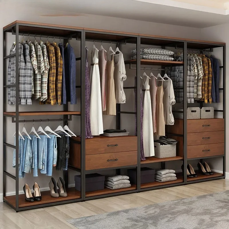 

Открытый металлический шкаф-гардероб с выдвижными ящиками, кованая вешалка, стойка для хранения из массива дерева.