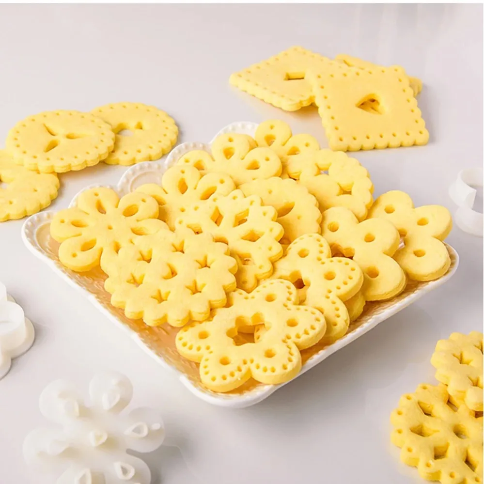 Geometric Pattern Hollow Out Cookie Mold Stamp Sandwich Jam Cookie Cutters Biscuit Mold Kitchen Baking Pastry Bakeware DIY Tools
