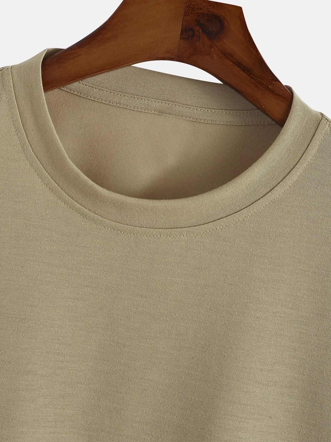 تي شيرت مطبوع عليه خوذة رائد الفضاء من Monastery Couture بتصميم عصري يظهر النمط الشخصي #5