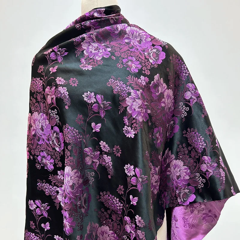 

Предварительно вырезанная жаккардовая парча с цветочным принтом пиона, черный, фиолетовый узор, шелковистая текстура для платьев, домашний декор, поделки своими руками, элегантная ткань