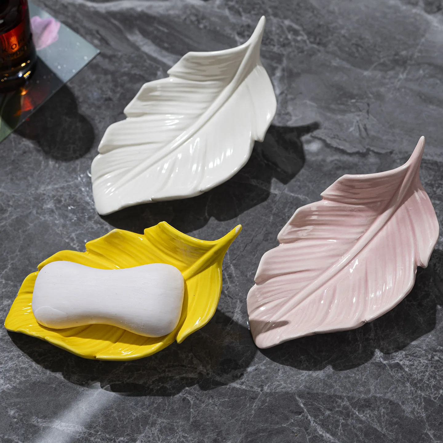 

Высококачественный креативный поднос для мыла для бытовой ванной комнаты, новая коробка для мыла с перьями, дренажный туалет, ванная комната, керамический держатель для мыла