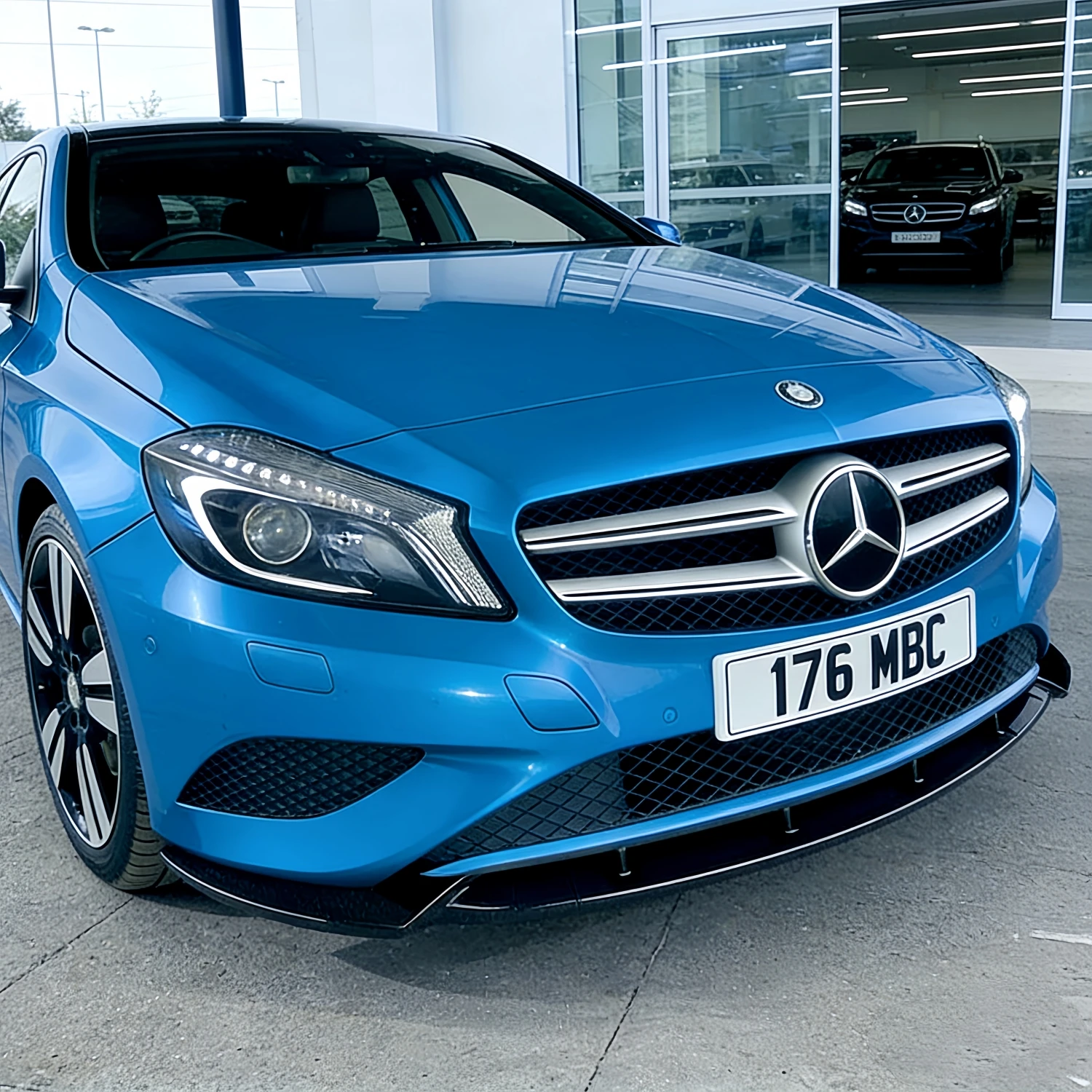 3-teiliger Frontspoiler für Mercedes Benz A-Klasse W176 A180 200 250 2013-2015 Vor-Facelift, nicht für AMG Tuning Bodykit geeignet.