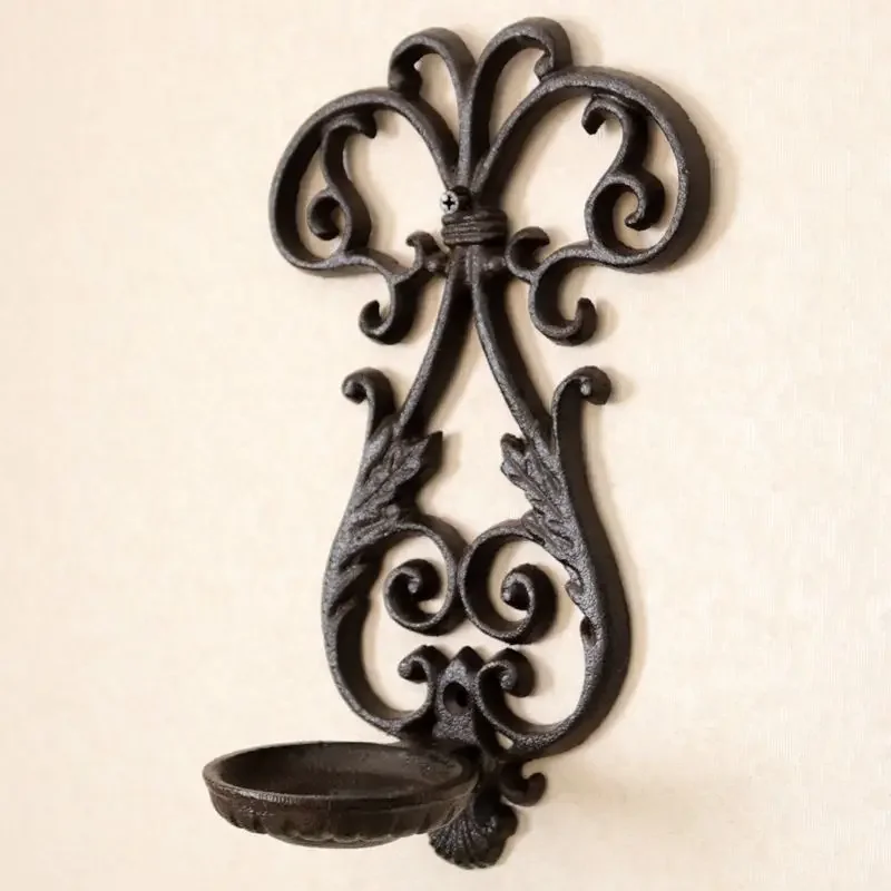 

Garden European Iron Emblem Candlestick Cast Iron Hollow Wall Mounted Romantic Candlestick Vintage Home Decoration Candle Holder