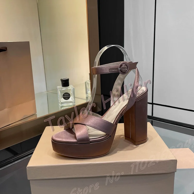 

Летние фиолетовые атласные туфли на платформе с круглым носком, массивный каблук, пряжка и ремешок, вечерние сандалии, модные женские туфли для банкета, свадебного платья