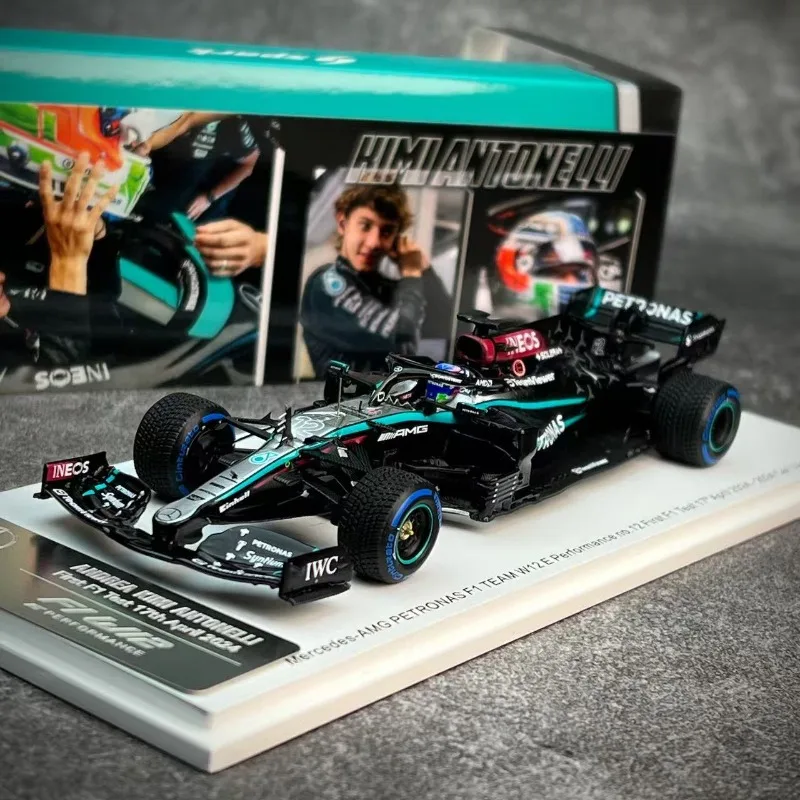 

SPARK F1 Antonelli W12 professional debut die-casting simulation resin car model, boys' toys, adult collectible ornaments.