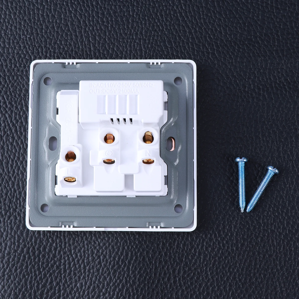 

Dual USB 2a Universal Wall Socket 3-Pin Power Outlet Faceplate Panel Power on Off for Cellphones Tablets Digital Camera