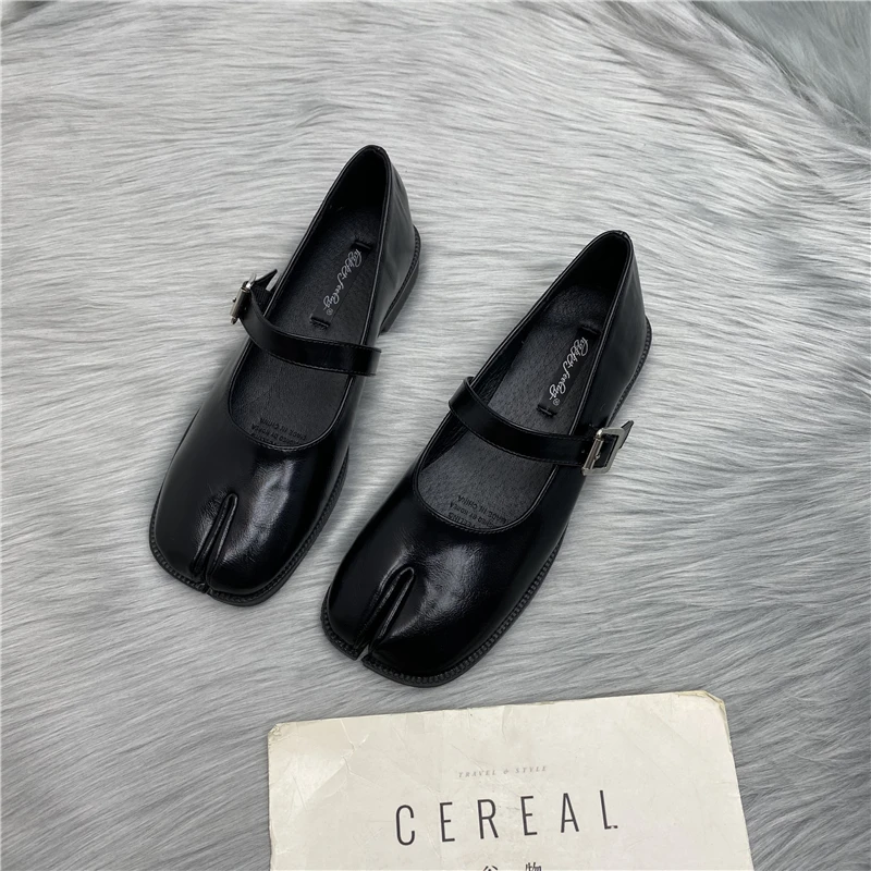 Women Sandals New Fashion Split Toe Mary Jane Flats Ladies Pumps Female Retro Vintage Girl Daily Novelty Solid Ninja Shoes