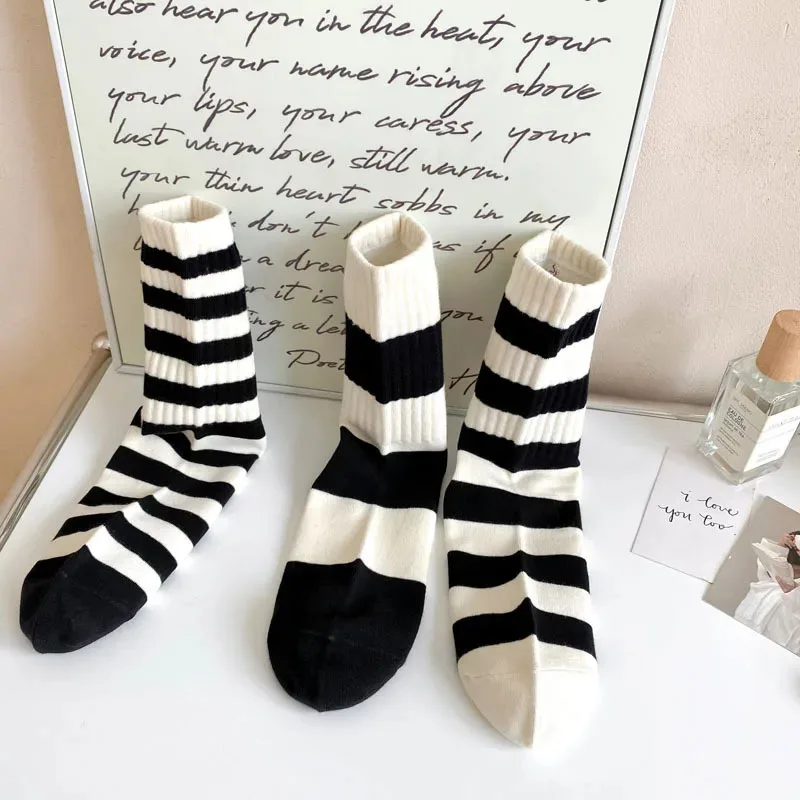 5 Pairs Of Women\'s Black And White Striped Socks Set Minimalist Style Embroidered Pentagram Women\'s Sports Socks