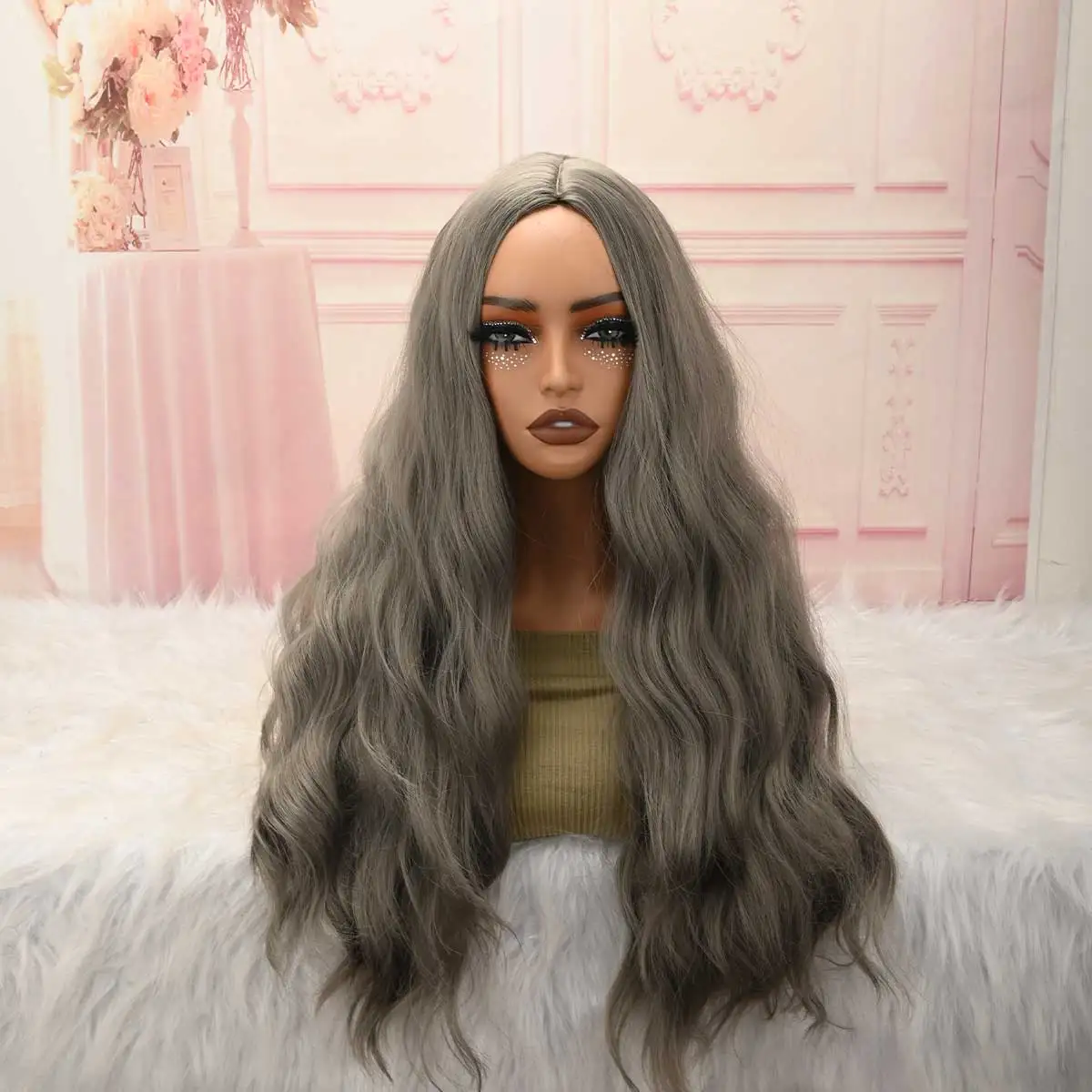 Silver Gray Long Wavy Wig, Natural Middle Part Synthetic Wig for Women Halloween Costume Club Dating Wear