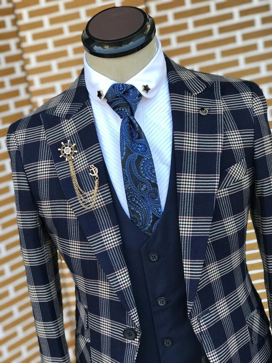 Fashion Men Jacket Pants Line Plaid Peaked Lapel One Button Tuxedos Business Wear 2 Piece Customized Formal Party Suit