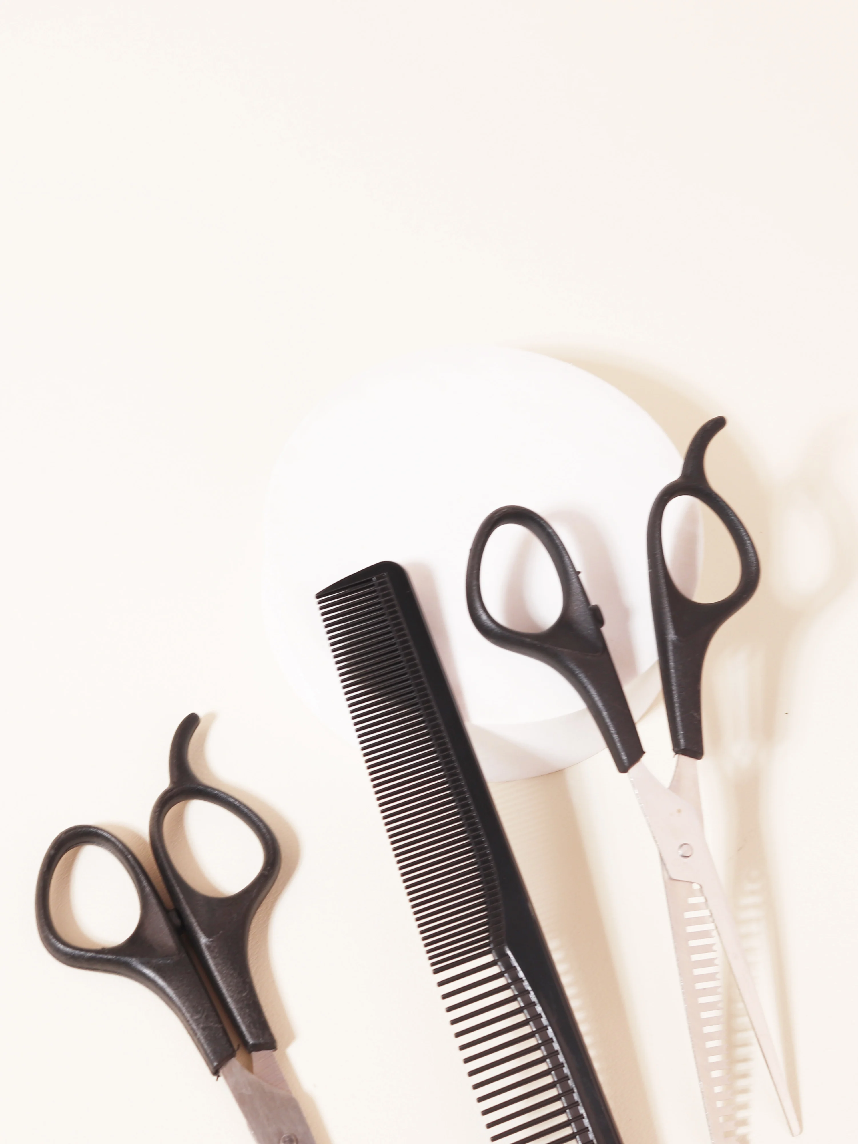 3pcs Scissors Sets-Suitable for Thinning and Styling Hair-for Men and Women for Finishing, Point Cuts, and Flat Cuts