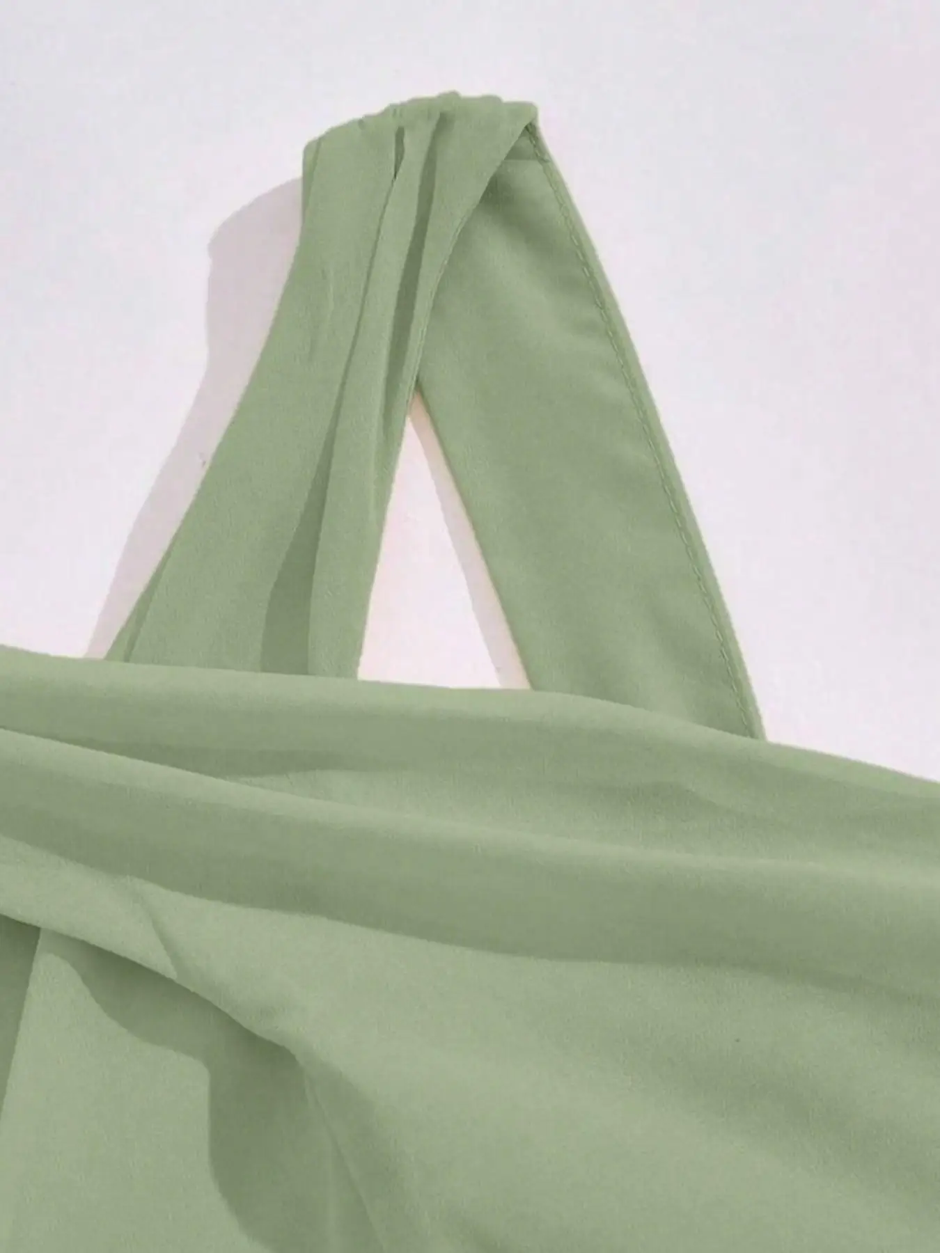 Eleganter ärmelloser Jumpsuit mit Kreuzhalsausschnitt, gerafftem Schmetterlingsknoten, schmaler Passform, lässiges Mode-Partykleid für Teenager-Mädchen. – Detail 5