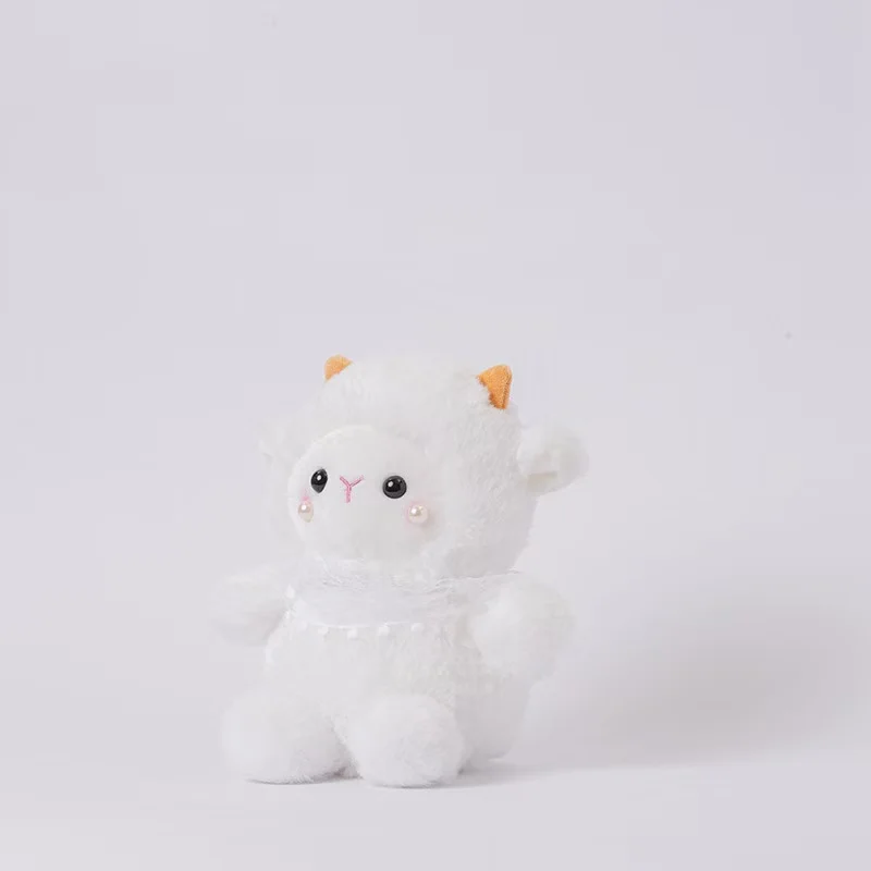 Dernière crème simulée agneau poupée Kawaii peluche jouet à la main poupée dessin animé mignon cadeau d'anniversaire pour enfants poupée amusante