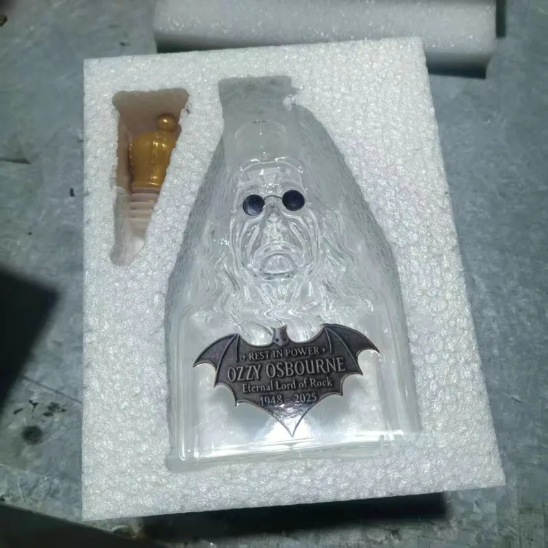 EW Ozzy Osbourne زجاجة ويسكي العودة إلى بداية زجاجة نبيذ الويسكي التذكارية ديكور المنزل تمثال جمع الحرف