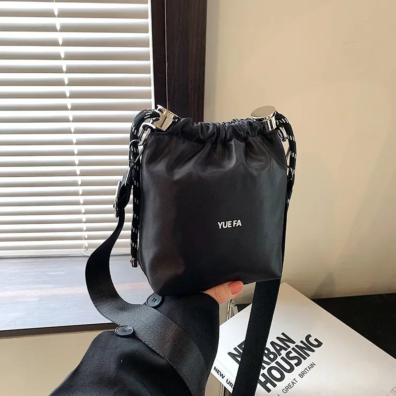 

Women's 2025 Premium Oxford Fabric Shoulder Bucket Bag Lightweight Summer Commute Bag for Work and Outings