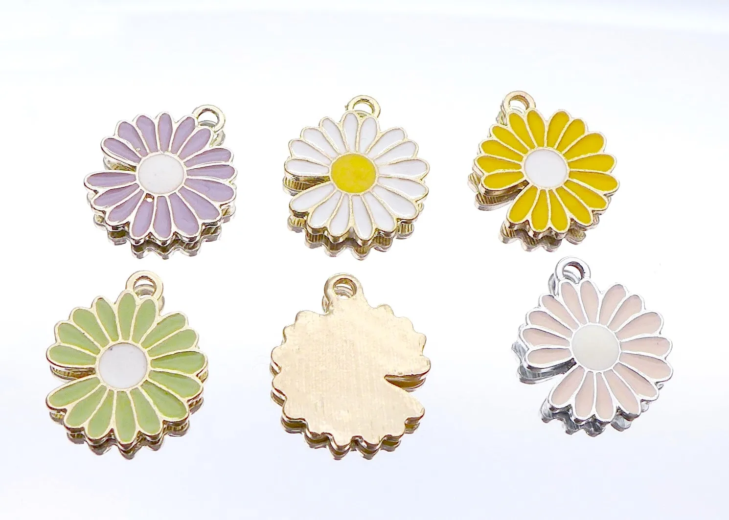 

100pcs 15x18 MM Flower Notched Daisy Drip Oil Enamel Charms Jewelry Accessories Handmade Earrings DIY Pendants Components Anime