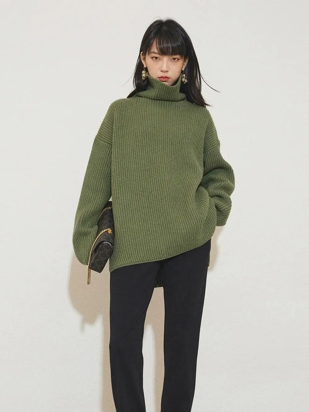 Autunno e inverno nuovo maglione di cashmere a collo alto da donna maglione lungo diviso pigro sciolto addensato da donna.