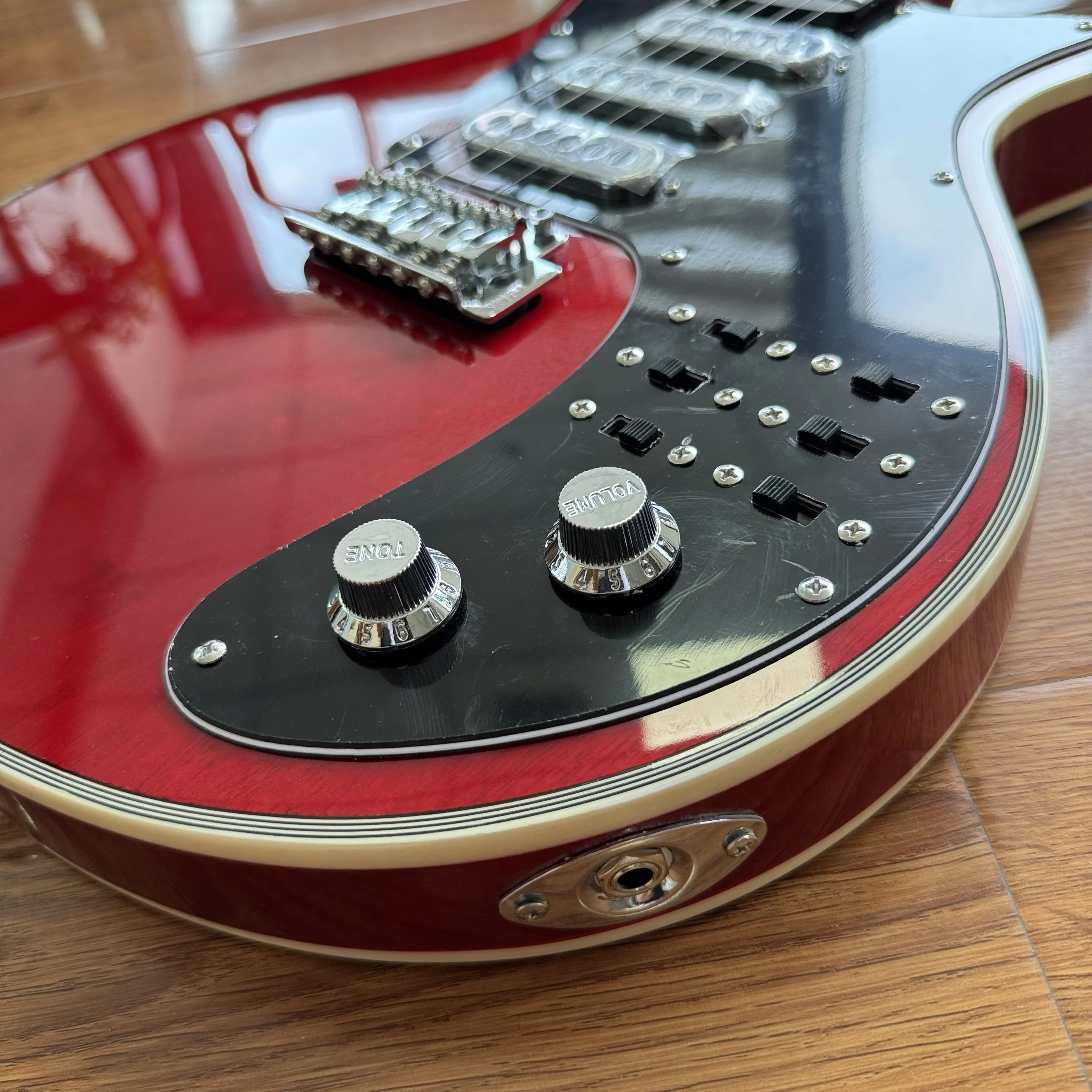 Electric Guitar 6-String Mahogany Body with 6-Position Switch Circuit Professional Performance Guitarra for Musicians