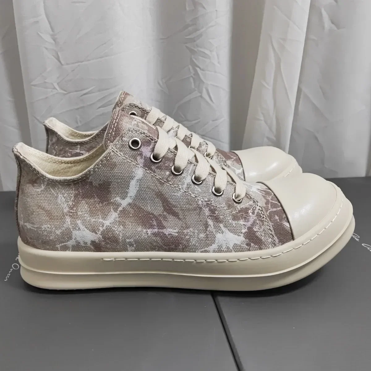 

2025 New Fashionable Breathable Canvas Shoes Low Top Classic Multi functional Bottom Couple Board Shoes Designer Sports Shoes