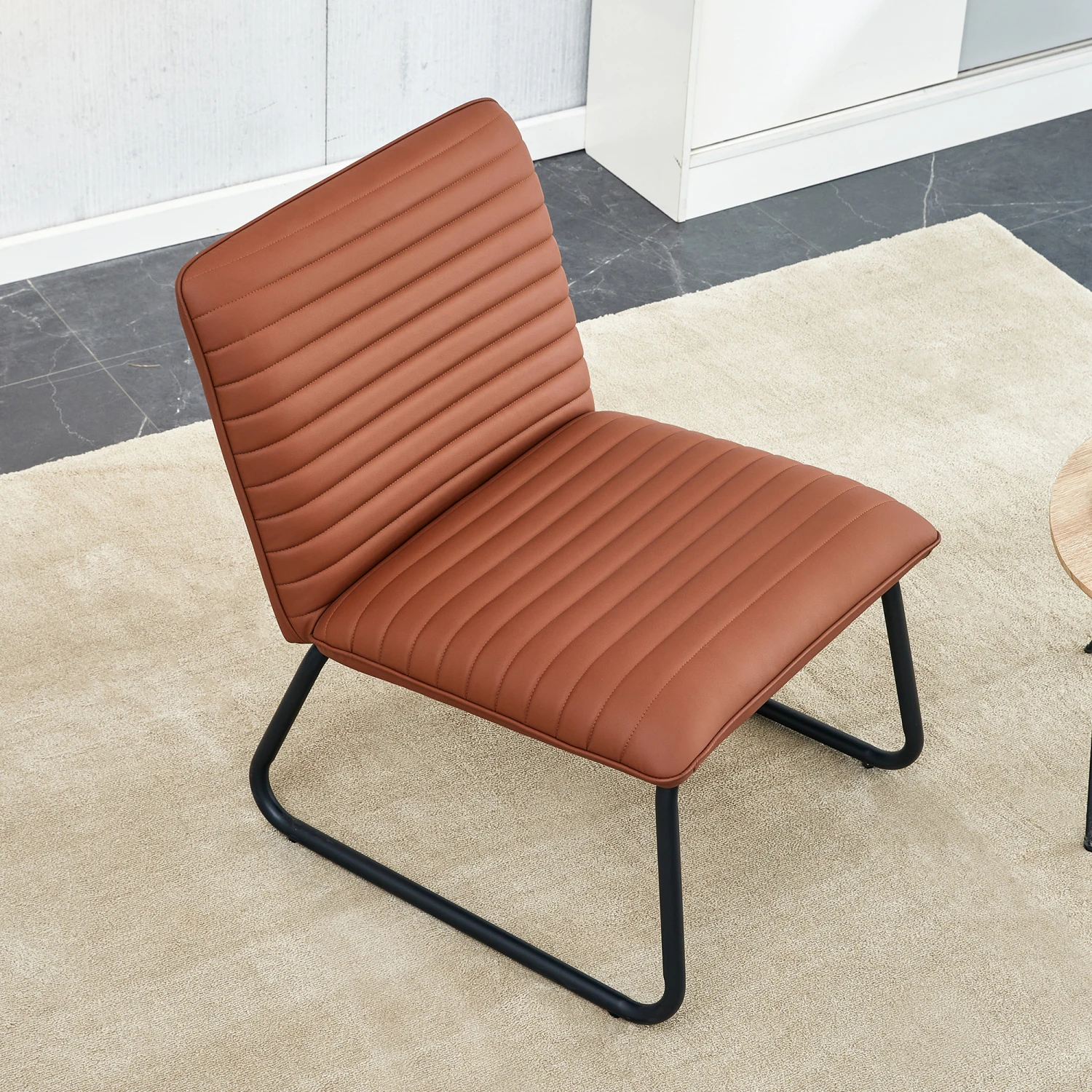 

Brown minimalist armless sofa chair with PU backrest and black metal legs, suitable for offices, restaurants, kitchens, and bedr