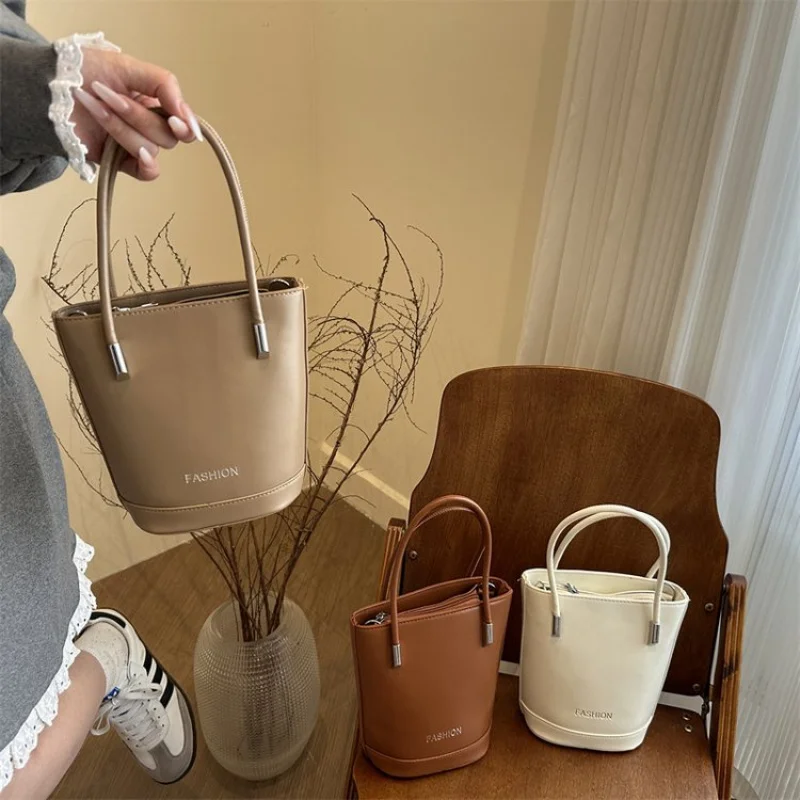 

Elegant Leather Women's Shoulder Bag High-End Luxury Brand Fashionable Famous Paris Stylish Accent Daily Bag​
