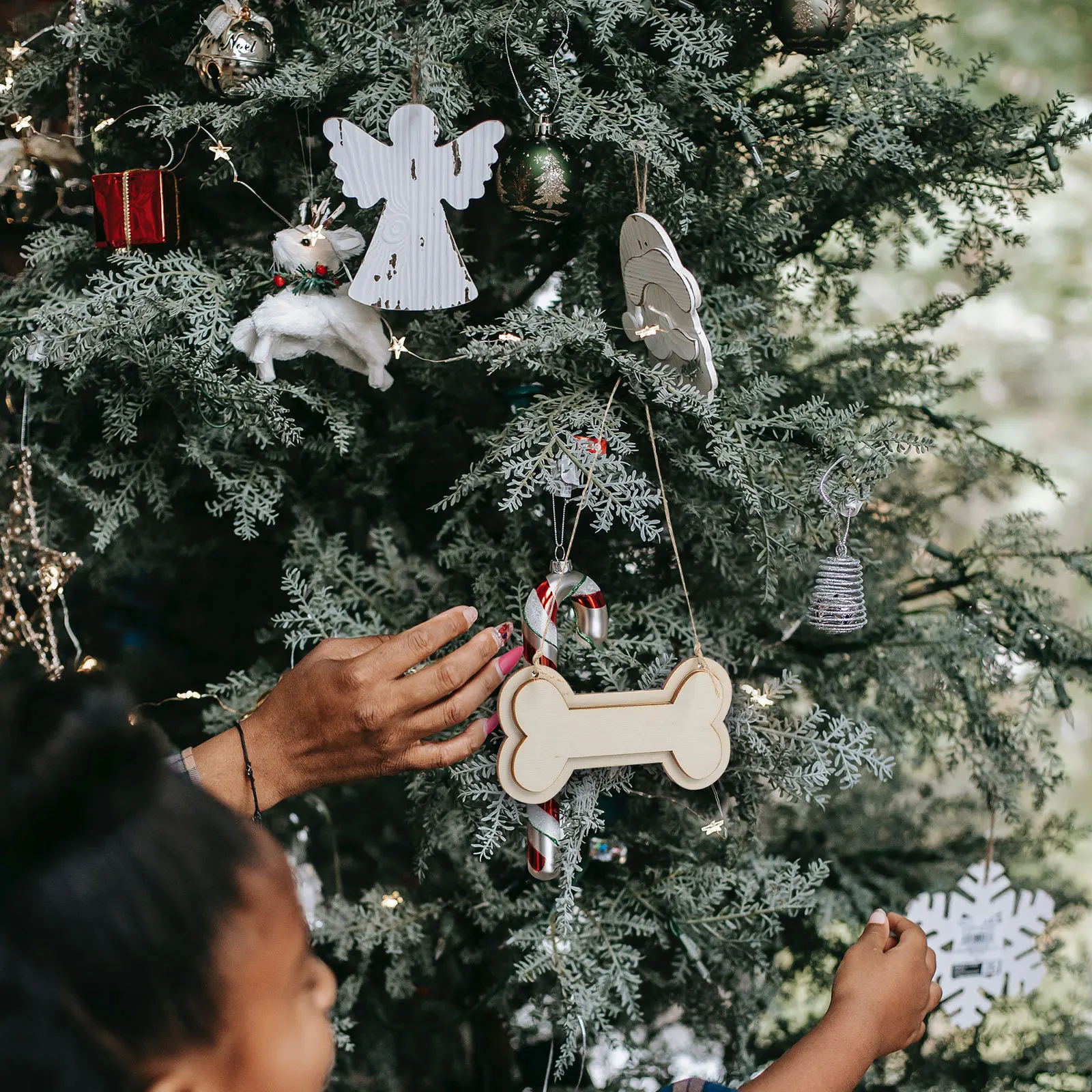 

30pcs Wood Slice Blank Plaque With Rope Hanging Unfinished Diy Craft Sign For Home Decor Christmas Tree Ornament