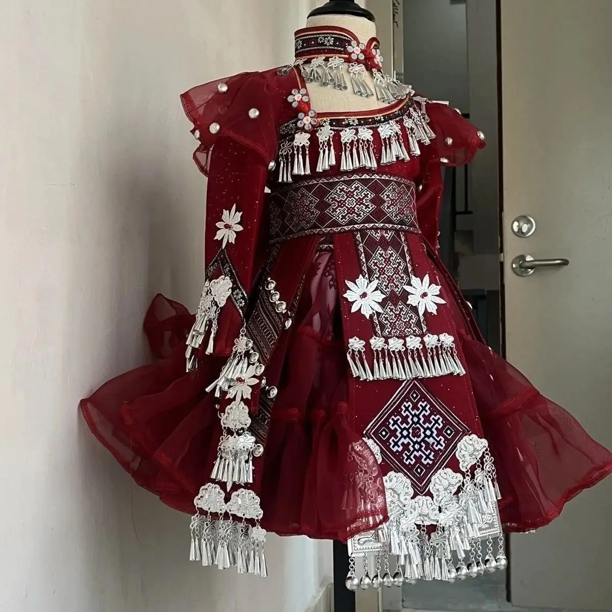 Miaojiang rouge Miao nouveau costume fille vêtements photographie voyage photographie