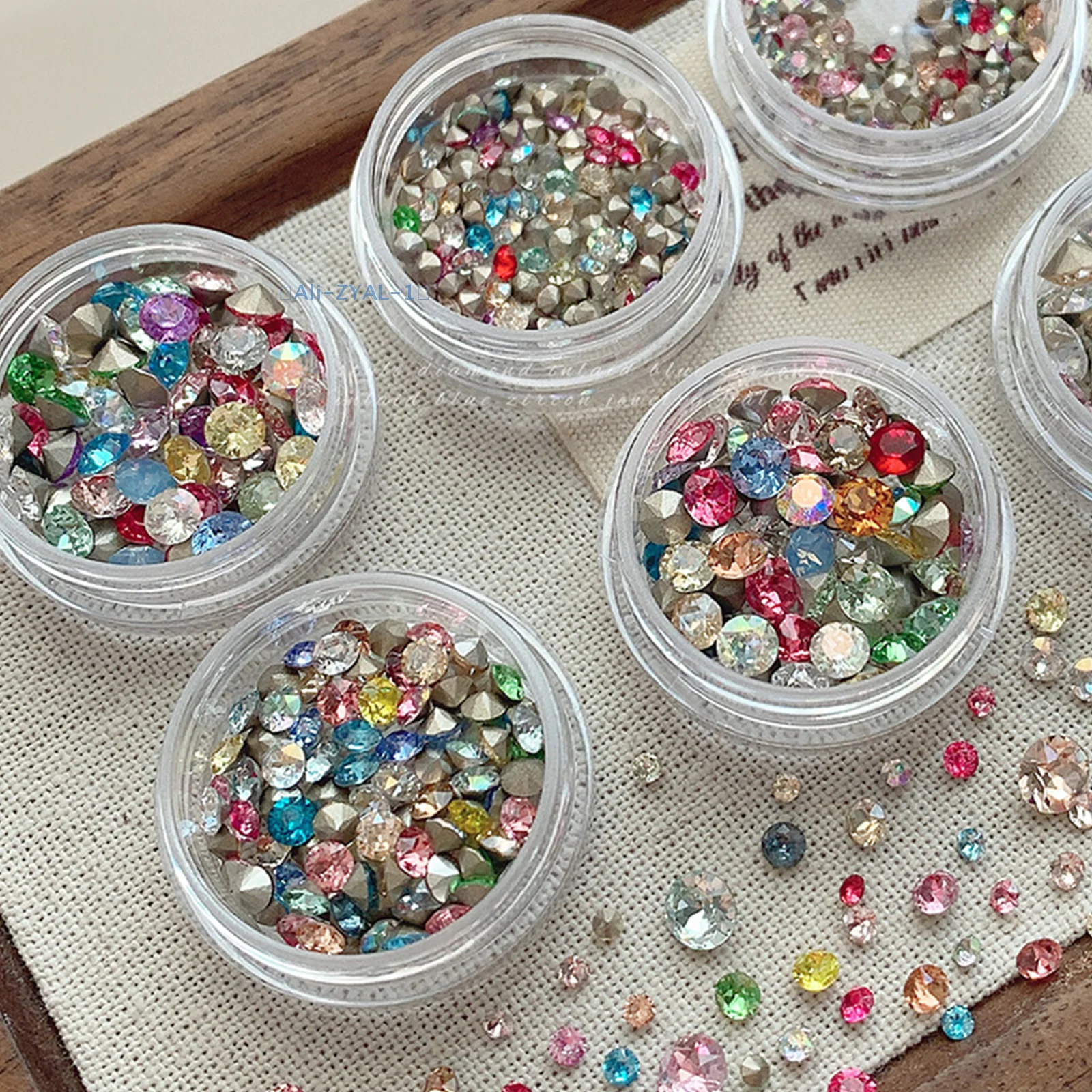 【ZYAL-1】50/100 قطعة لامعة كريستال مسمار الفن الراين الملونة ثلاثية الأبعاد أشار أسفل مسمار السحر الأحجار الكريمة للديكور DIY بها بنفسك