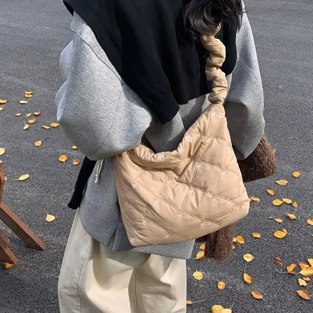 

Simple Space Cotton Korean Shoulder Bag Pleated Strap Plaid Rhombus Plaid Handbag Solid Color Korean Style Bubble Cloud Bag Lady