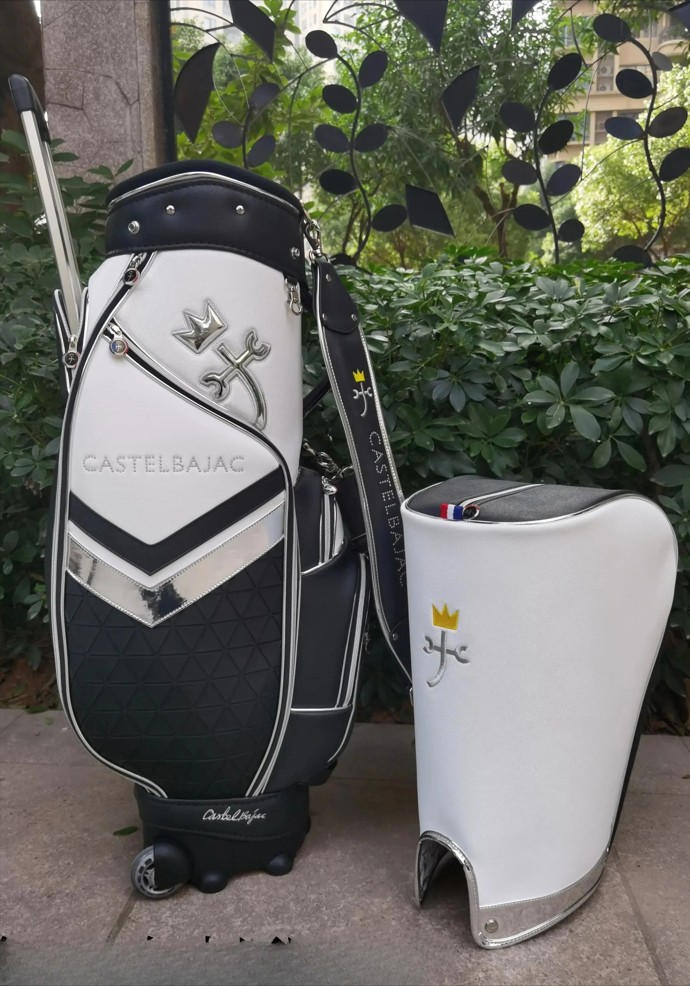

Lightweight Wheeled Golf Bag - Stylish Design, PU Waterproof , Unisex with Extendable Handle