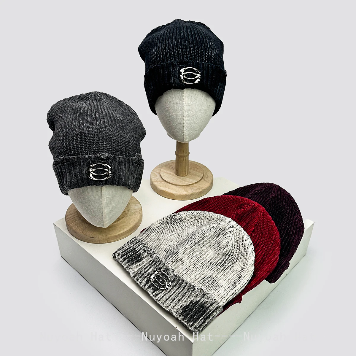 

New Men Women Broken Style Metal Bandhnu Knitted Hats Warm American Street Fashion Hip-hop Beanies Retro Versatile Personal ins
